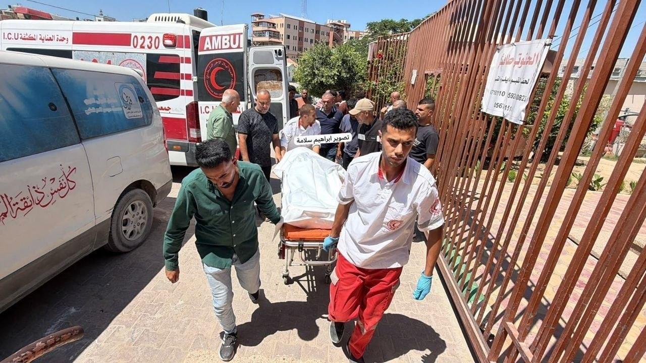 قصف استهدف خيمة للنازحين جنوب خان يونس ومحيط مدرسة غرب مدينة غزة، فيما قُتل طفل برصاص الاحتلال في حي الزيتون