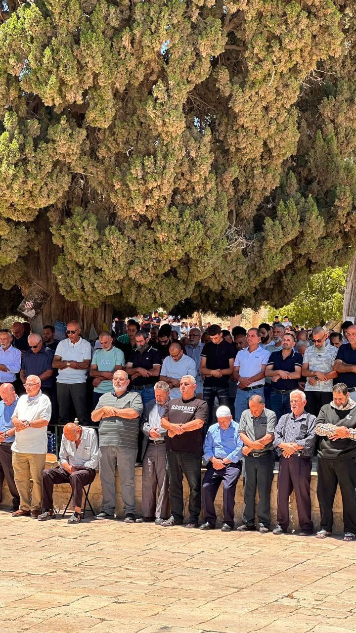 قوات الاحتلال شددت إجراءاتها العسكرية عند أبواب المسجد الأقصى والبلدة القديمة، فيما تواصل منع فلسطينيي الضفة الغربية وقطاع غزة من الوصول إلى المسجد منذ ثلاث سنوات.