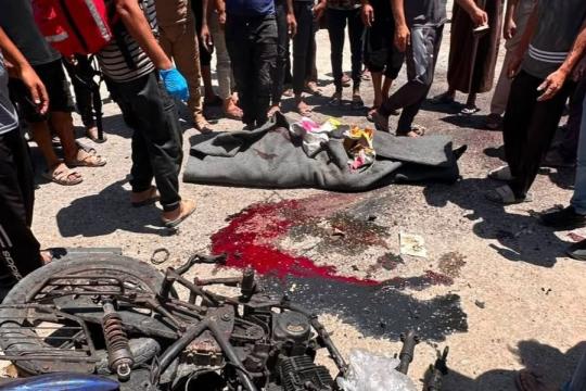 شهيد وعدة إصابات في قصف إسرائيلي استهدف دراجة نارية بحي تل الهوى في غزة