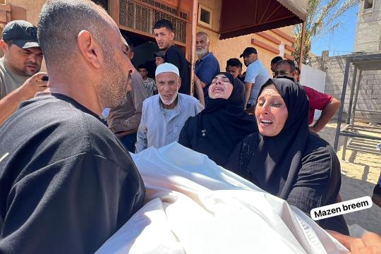 استشهاد طفل وإصابة عدد من المواطنين في اطلاق نار لقوات الاحتلال جنوب القطاع