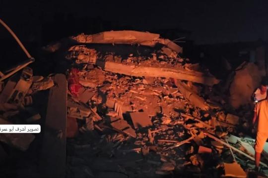 11 شهيدًا في غارات إسرائيلية متواصلة على قطاع غزة واستهداف منازل وشقق سكنية