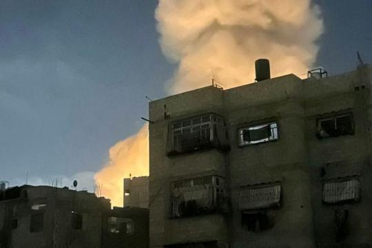 إصابات بقصف إسرائيلي على منزل في حي الزيتون وغارات تدمر أربعة منازل ومنشأة تجارية في غزة