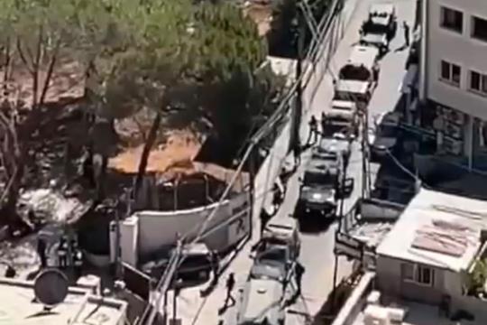 الاحتلال يقتحم معهد قلنديا للتدريب التقني ويحتجز العاملين داخله