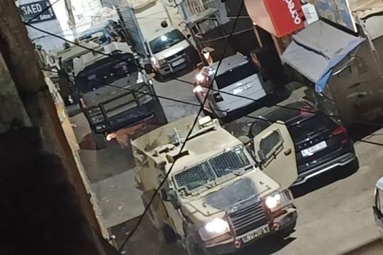 الاحتلال يصعّد اقتحاماته في الضفة الغربية ويعتقل 18 فلسطينياً ويصادر إذاعة في قلقيلية