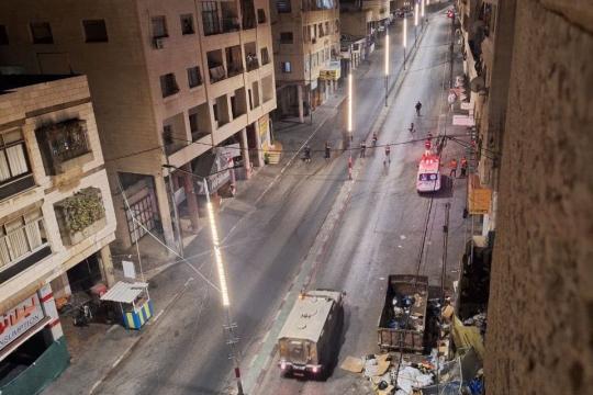 حملة اقتحامات واعتقالات واسعة بالضفة الغربية.. الاحتلال يداهم مدناً وبلدات ويحتجز صحفياً