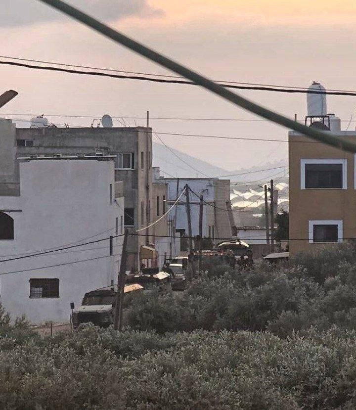 قوات الاحتلال تحول منزلًا قيد الإنشاء إلى مركز تحقيق ميداني