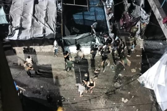 إصابة خطيرة جراء قصف إسرائيلي لمدرسة تؤوي نازحين وسط غزة