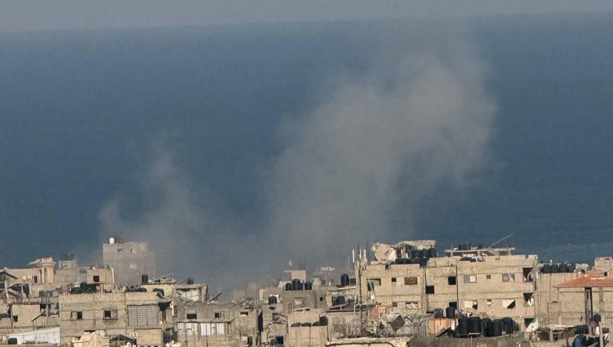 استشهاد مواطنين في بيت لاهيا وخان يونس وغزة.. وانتشال جثمان شهيد من تحت أنقاض مدرسة بعد أشهر