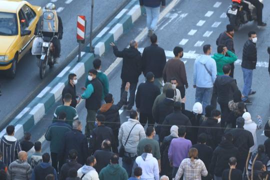 إيران: قتيلان من المدنيين وعسكري في الباسيج خلال مواجهات احتجاجية على غلاء المعيشة