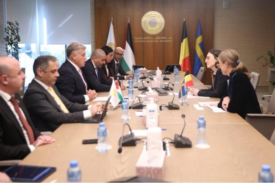 محافظ سلطة النقد الفلسطيني يطلع القناصل البلجيكي والسويدي على آخر مستجدات القطاع المصرفي