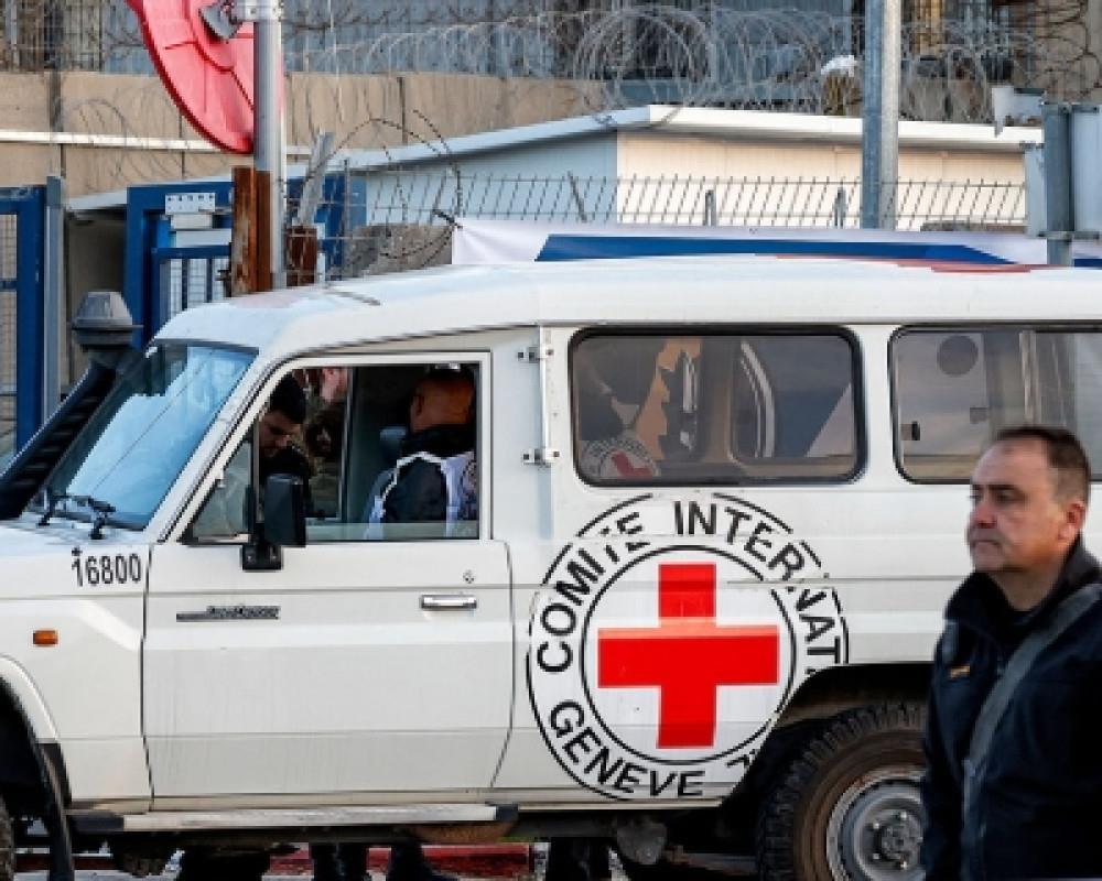 اللجنة الدولية تؤكد استمرار حوارها مع السلطات الإسرائيلية لضمان حقوق المحتجزين ولمّ شملهم بعائلاتهم