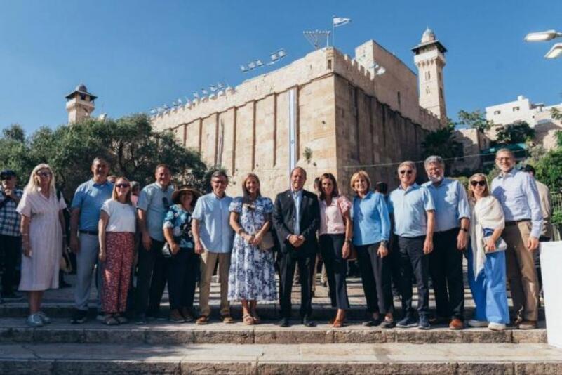 السلطة الفلسطينية: زيارة جونسون للحرم الإبراهيمي تمثل تورطا في جرائم الاحتلال