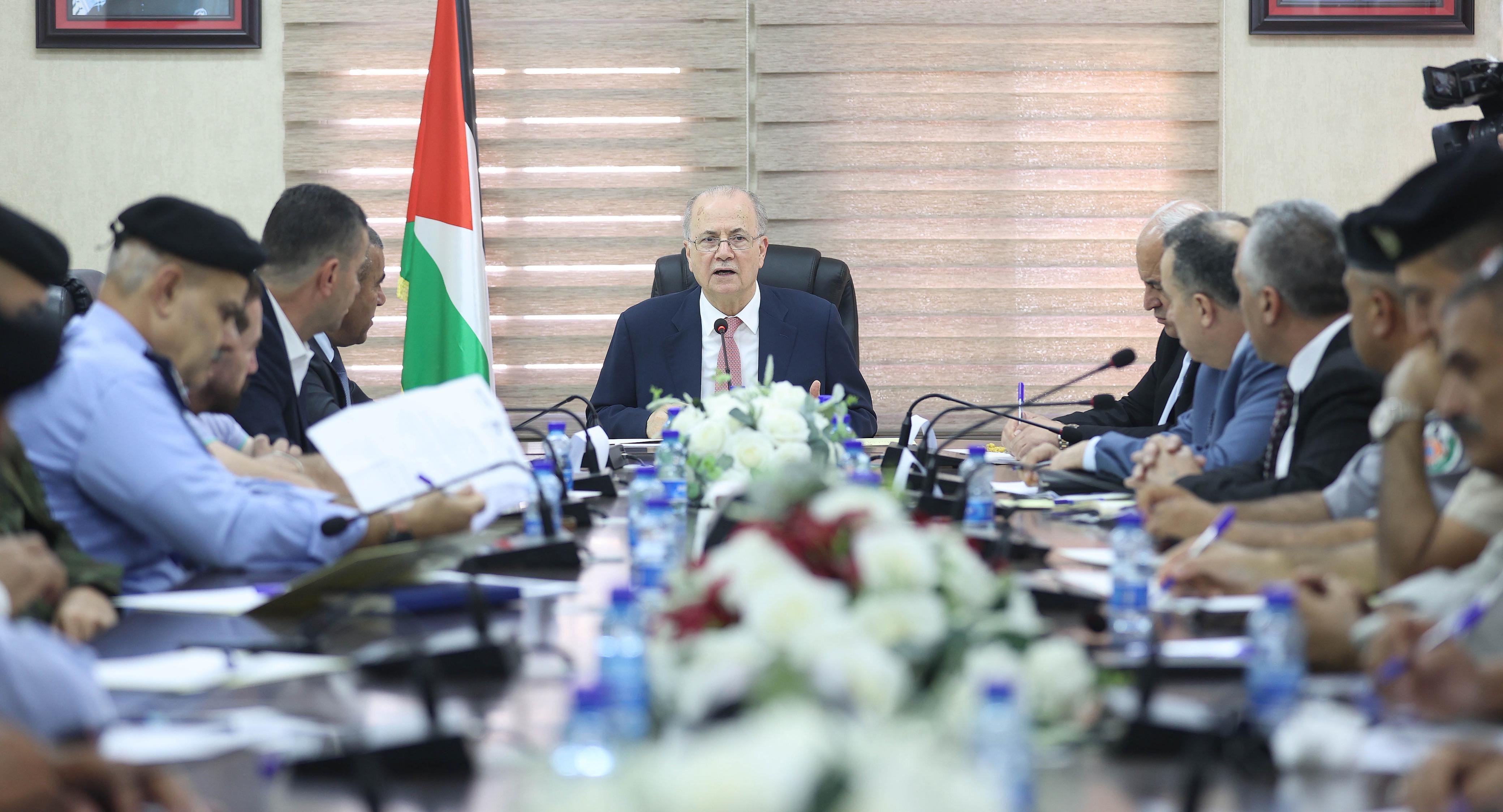 مصطفى يوجه بتنفيذ المزيد من البرامج لمشاريع البنية التحتية في محافظة الخليل