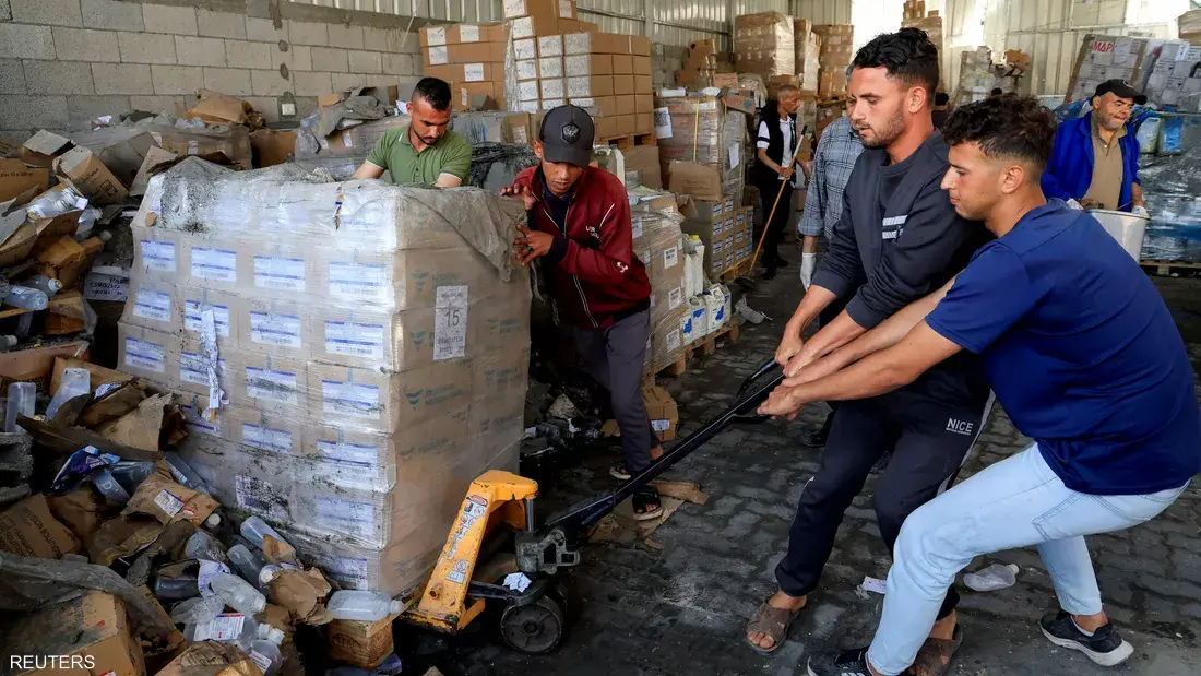 إسرائيل تكشف طبيعة "أول شحنة مساعدات" تدخل غزة منذ 2 مارس