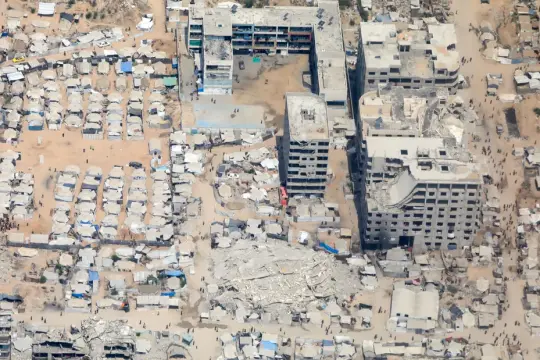 استشهاد 155 فلسطينياً في غزة خلال 24 ساعة رغم دخول اتفاق وقف إطلاق النار حيز التنفيذ