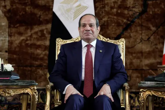 السيسي يثني على جهود القوات المسلحة في تعزيز الأمن والاستقرار