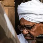 مطالب دولية بتسليم البشير وتوسيع ولاية "الجنائية الدولية"