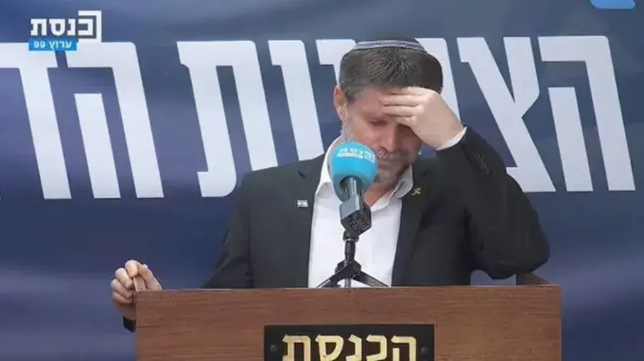 سموتريتش يتراقص في حفل فني بليلة دفن جنود قتلوا في بيت حانون