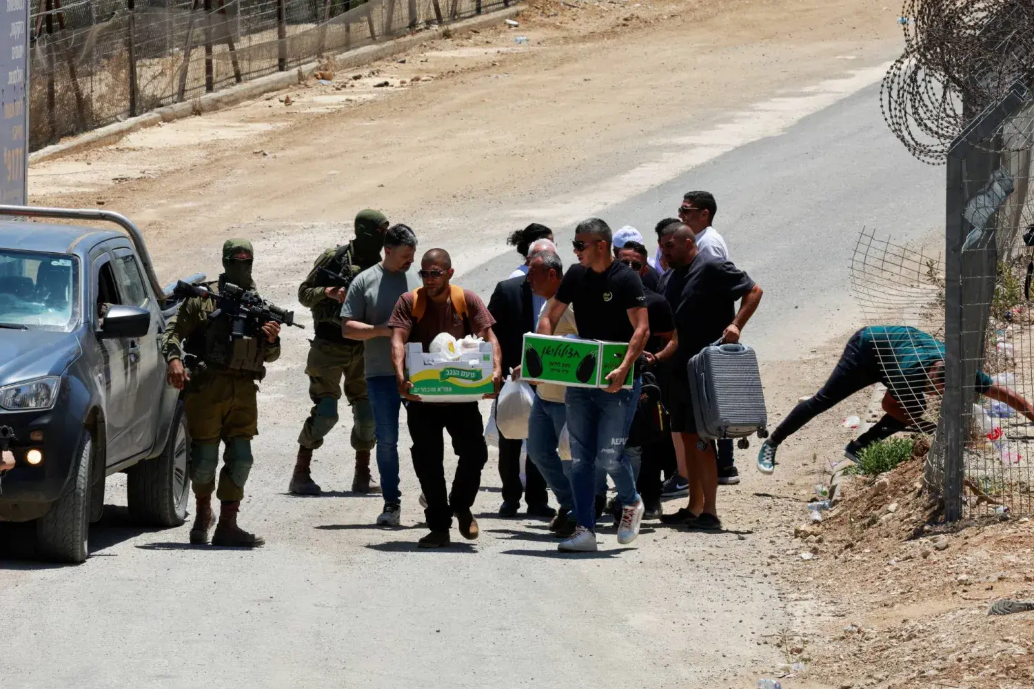 ساعر يصدر توجيهات بنقل مساعدات إنسانية إلى دروز سوريا