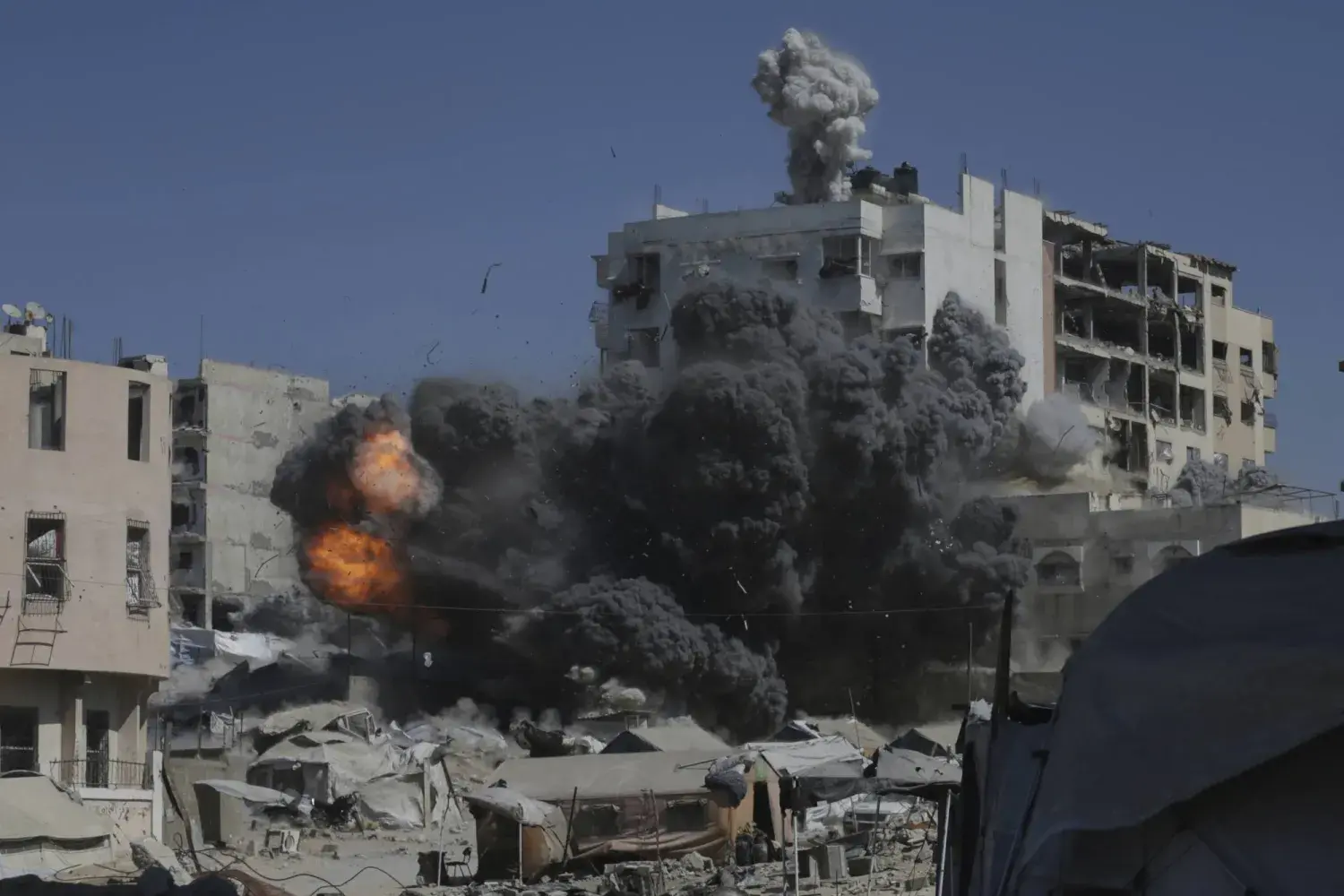 قادة الأجهزة الأمنية لنتنياهو: عملية غزة "ستؤدي حتماً" إلى مقتل الرهائن