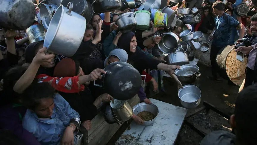 عبر منظمات دولية.. إسرائيل تعلن الموافقة على "إدخال فوري" لمساعدات غزة