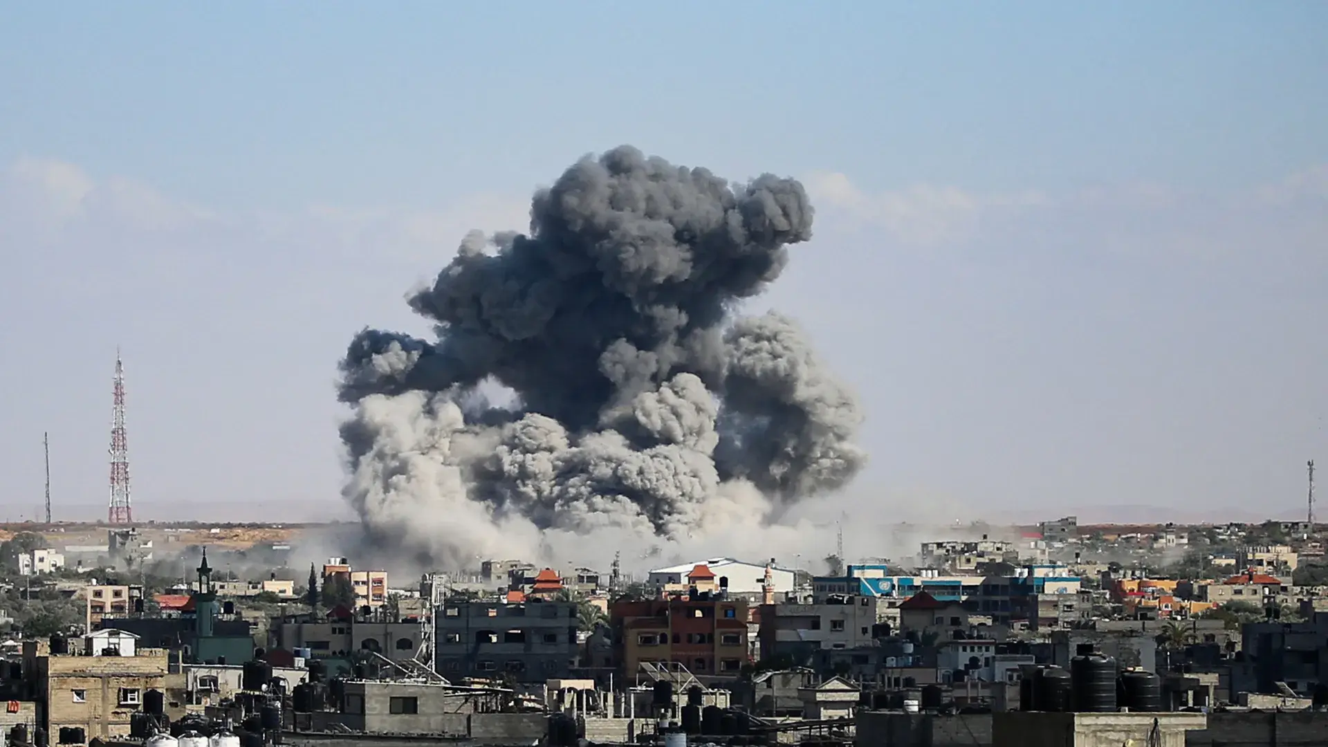 الحرب على غزة.. الاحتلال يواصل استهداف منازل المدنيين بالقطاع