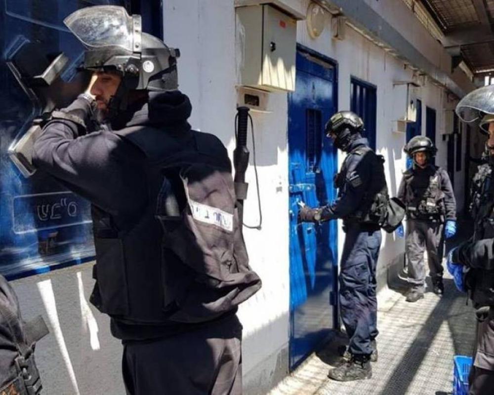 هيئة الأسرى: قوات القمع اقتحمت سجن النقب قبل أيام واعتدت على الأسرى بالضرب والرصاص