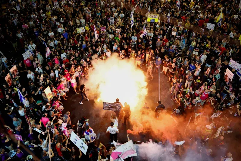 عائلات الأسرى الإسرائيليين تعلن تصعيد الاحتجاجات لإستعادة أبناءهم من غزة