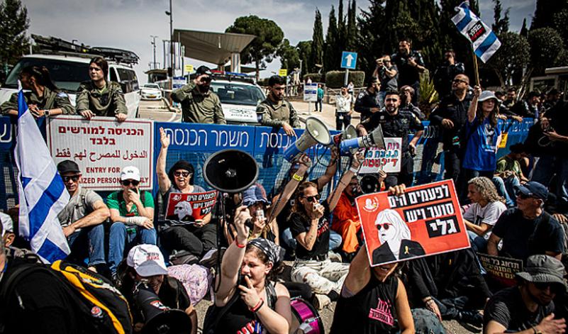 التماس يطالب بوقف ولاية نتنياهو بسبب خرقه تسوية تناقض المصالح معه