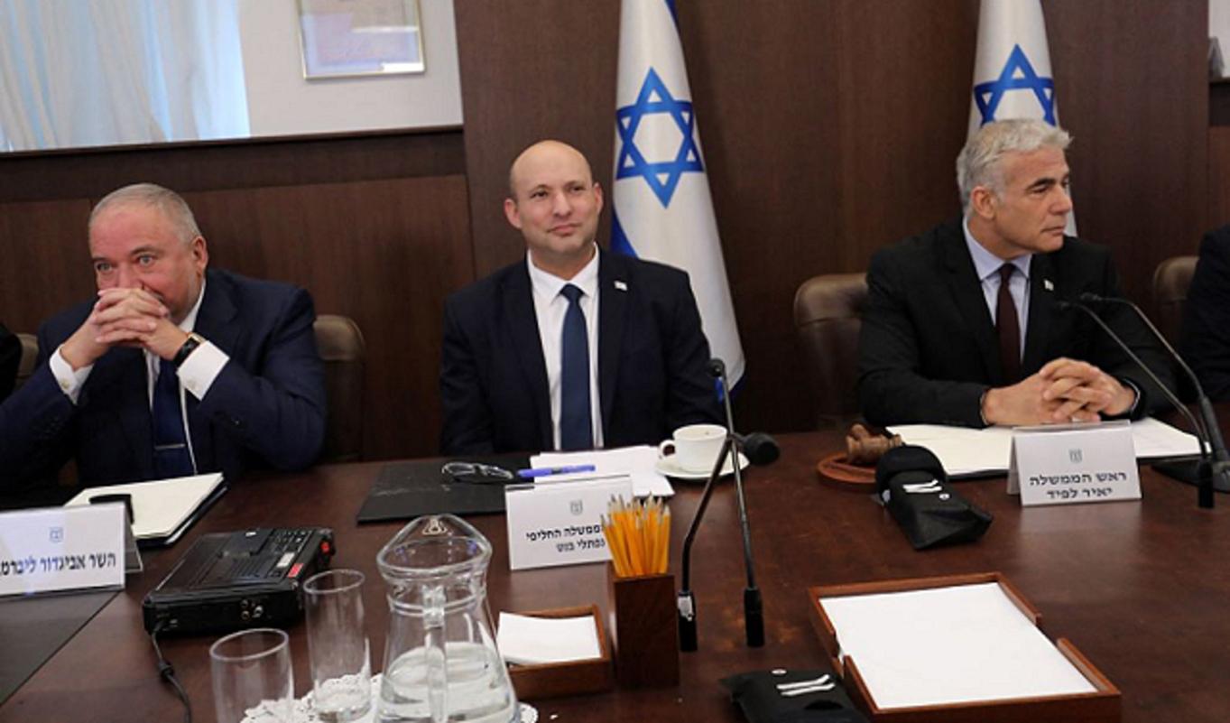 ليبرمان: حكومة مقبلة مع لبيد وبينيت وآيزنكوت وبدون غانتس وغولان