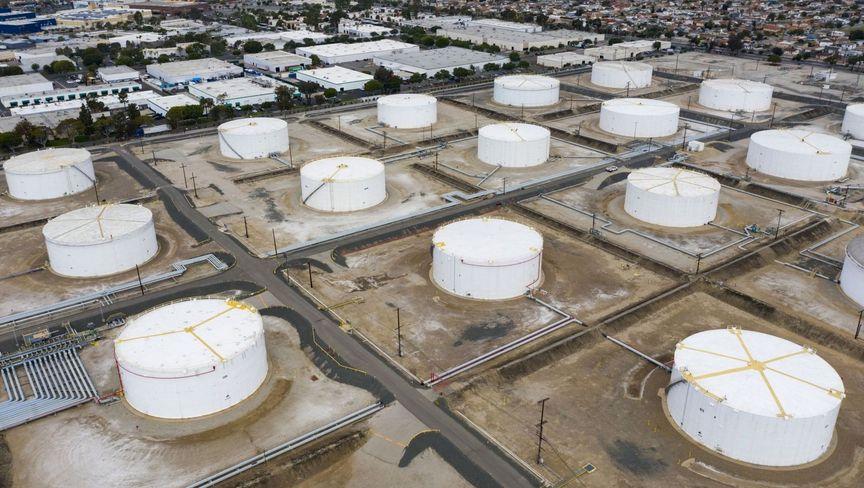 أسعار النفط تتجه لثاني خسارة أسبوعية قبيل قرار "أوبك+"