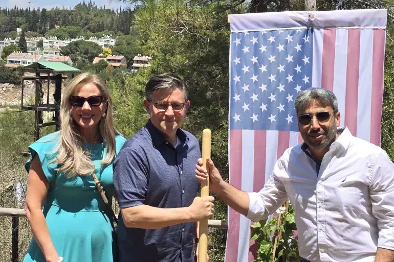 إسرائيل تعرض على جونسون خرائط عن كيفية ضم الضفة