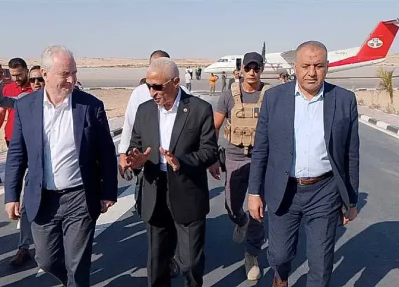 وفد من الشيوخ الأمريكي يصل معبر رفح ويتفقد مخازن المساعدات