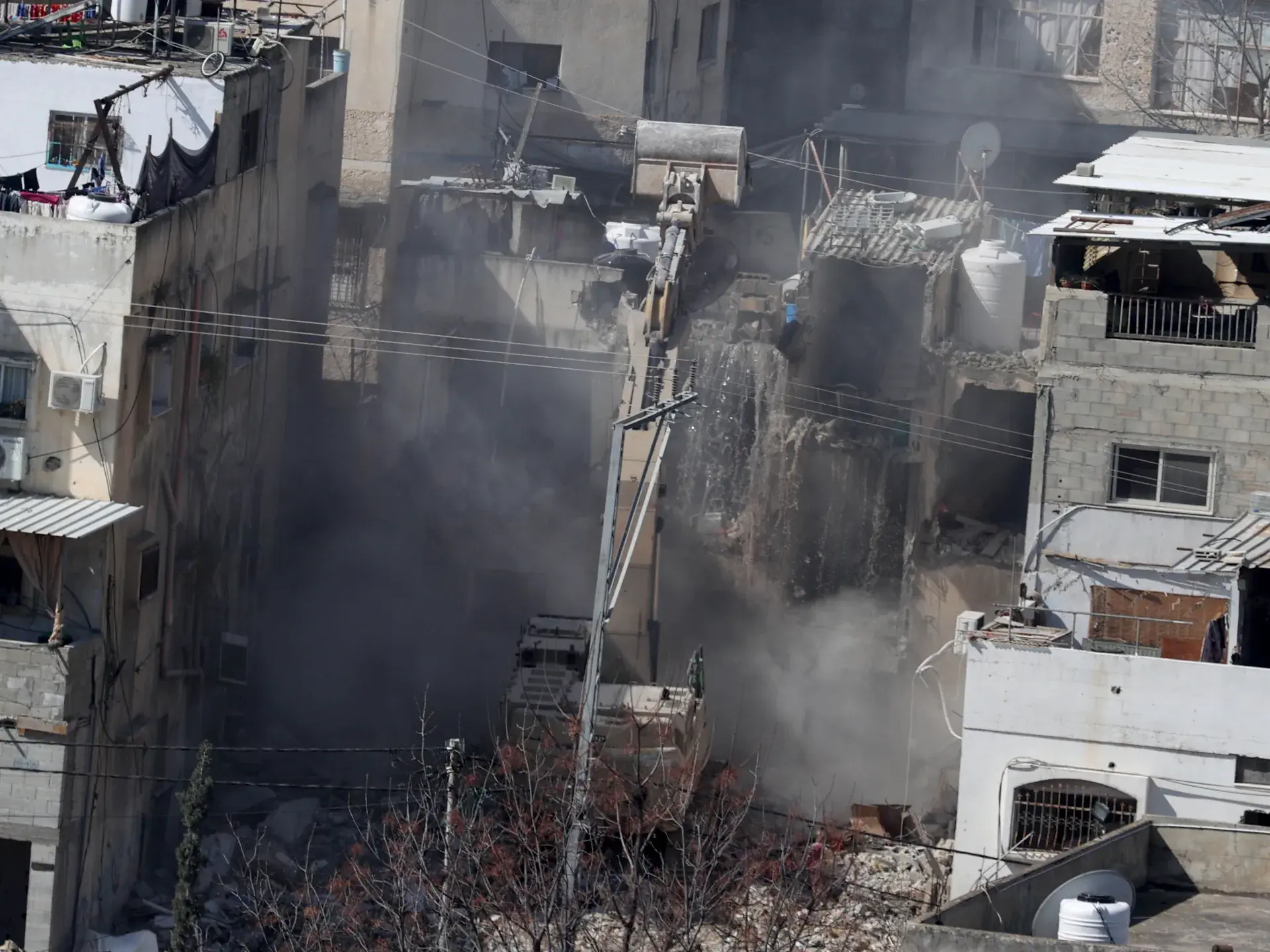 الاحتلال يواصل هدم المنازل في مخيم نور شمس شرق طولكرم