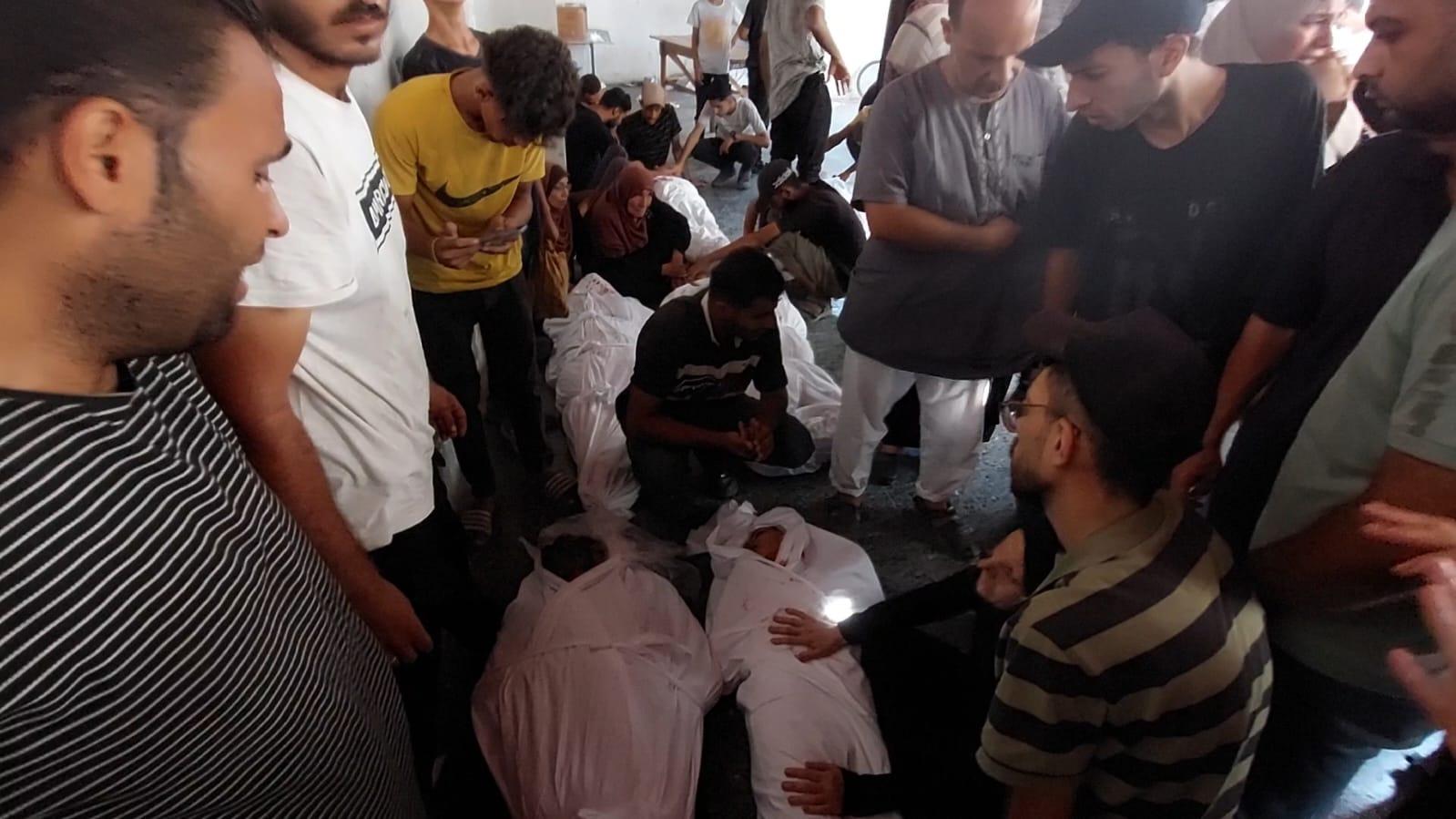 حذاء وشنطة ومربط شعر.. ماذا حمل الشهداء في أكفانهم؟!