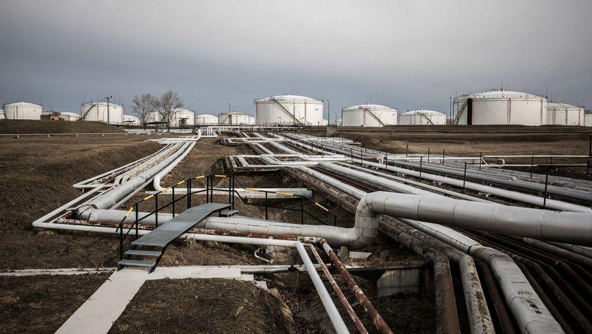 النفط يقفز والذهب ينخفض بعد اتفاق تجاري بين أميركا والصين