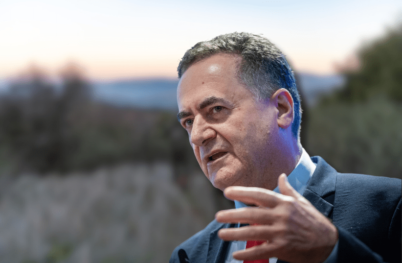 وزير الدفاع الإسرائيلي يهدد بفرض حصار جوي وبحري على الحوثيين