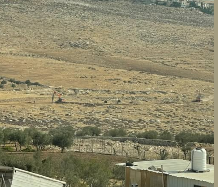 الاحتلال يبدأ بشق شارع استيطاني في حزما شمال شرق القدس