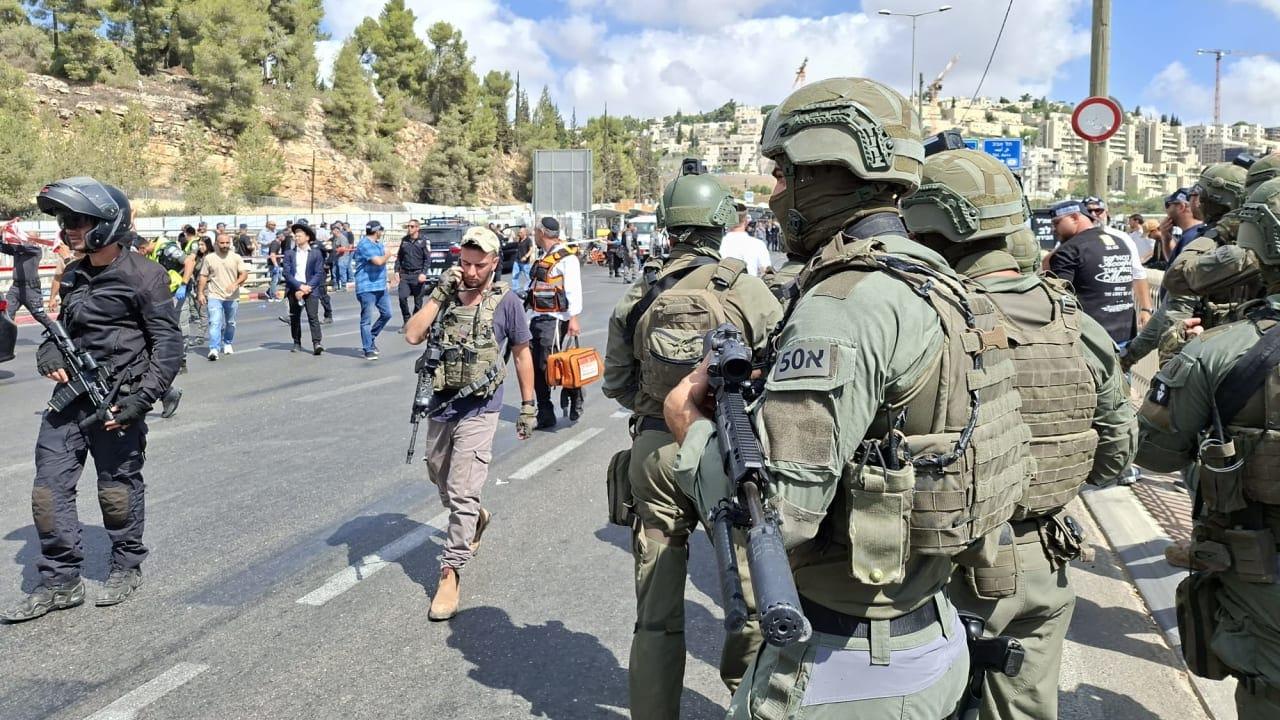 قتلى وجرحى إسرائيليين في إطلاق نار بمحطة حافلات في القدس المحتلة