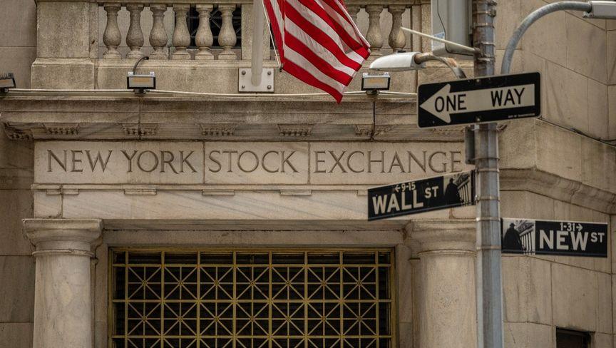 مؤشرات وول ستريت تتراجع بانتظار محفزات جديدة للسوق