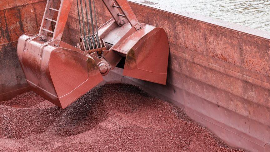 سعر الحديد يتجه للصعود للأسبوع الثالث مع ترقب دعم صيني جديد