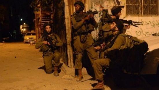 قوات الاحتلال تعتقل عدد من المواطنين في القدس والضفة المحتلة
