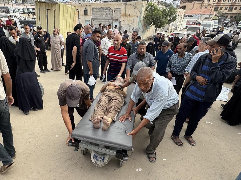 56 شهيدا منذ الفجر: استشهاد 5 مواطنين بنيران الاحتلال شمال غزة