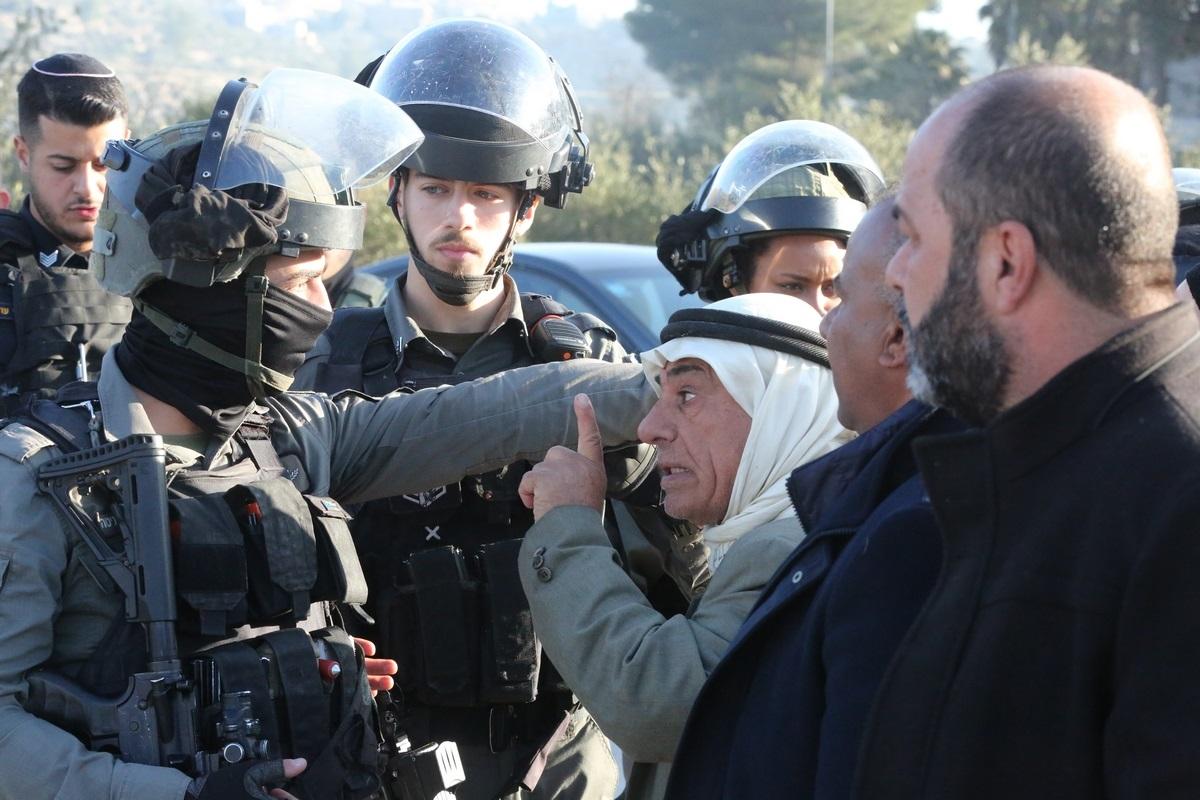 الاحتلال يصدر أوامر اعتقال جديدة بحق 21 فلسطينياً من الضفة الغربية