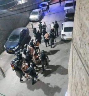 قوات الاحتلال تعتقل 7 مواطنين بينهم سيدة من مخيم شعفاط