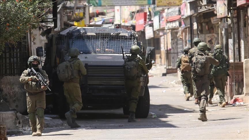 الجيش الإسرائيلي يعتقل طفلين ويصيب فلسطينيين خلال اقتحامات بالضفة