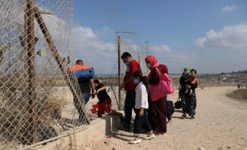 الاحتلال يهدد الفلسطينيين من العبور إلى الأراضي المحتلة ويكثف الكمائن