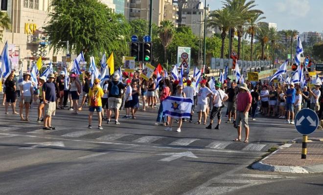 بن غفير وسموتريتش يشنان هجومًا على الاحتجاجات بإسرائيل ويعتبرونها "مكافأة لحماس"