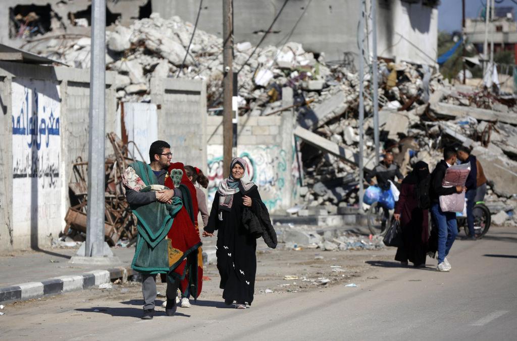 معاريف: إخراج مليون فلسطيني من غزة شبه مستحيل