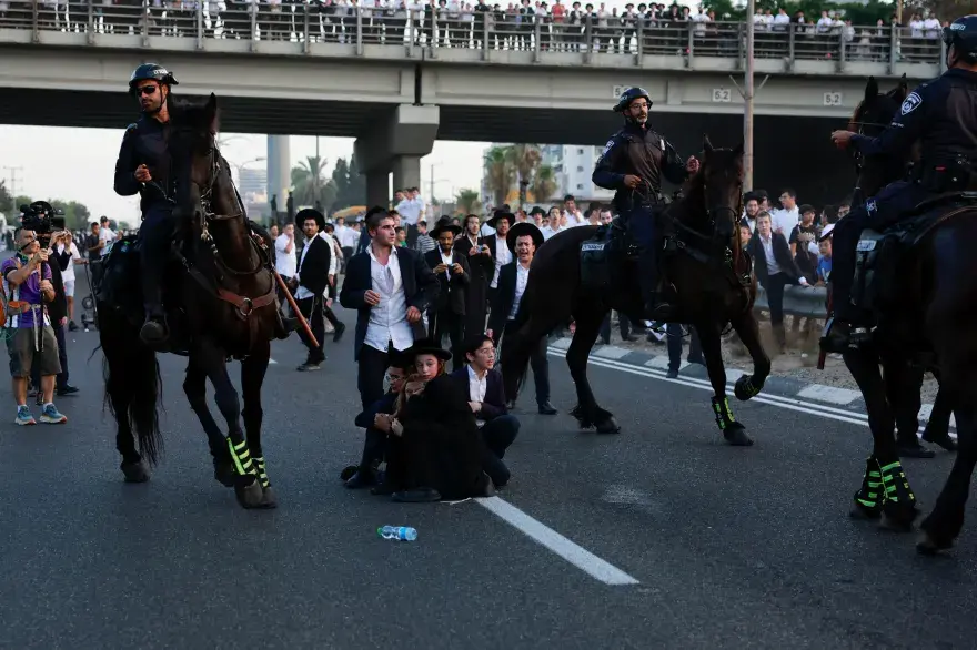 أحزاب يهودية دينية تهدد بحل الكنيست وإسقاط الحكومة